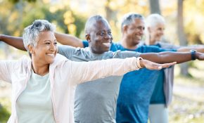 Seniors effectuant une activité physique