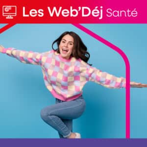 Une femme, souriante et dynamique, porte un pull multicolore
