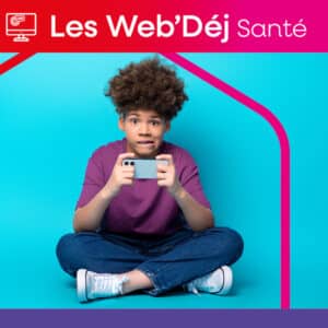 Jeune garçon en train de regarder un smartphone