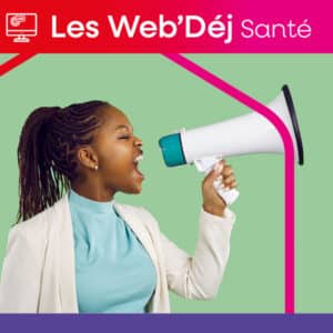 Une femme crie dans un mégaphone pour faire entendre sa voix